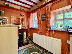 Snug/ Annexe Potential- click for photo gallery